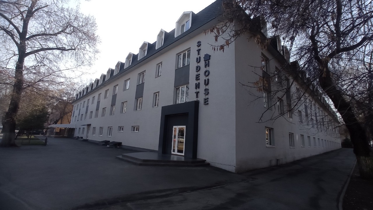 Университет кампусы